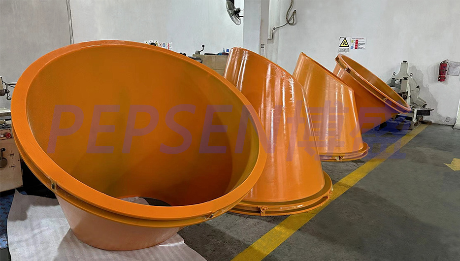 聚氨酯料斗對(duì)比傳統(tǒng)料斗的優(yōu)勢(shì) 